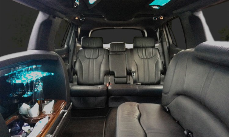 Lincoln-MKT interior